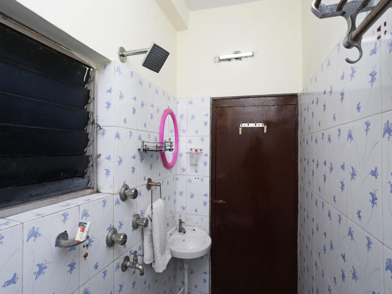 Oyo 13906 Vinita Inn Santragachi Экстерьер фото