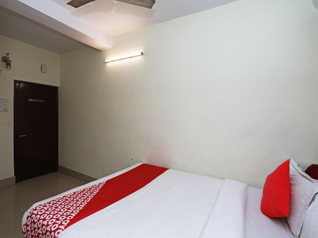 Oyo 13906 Vinita Inn Santragachi Экстерьер фото