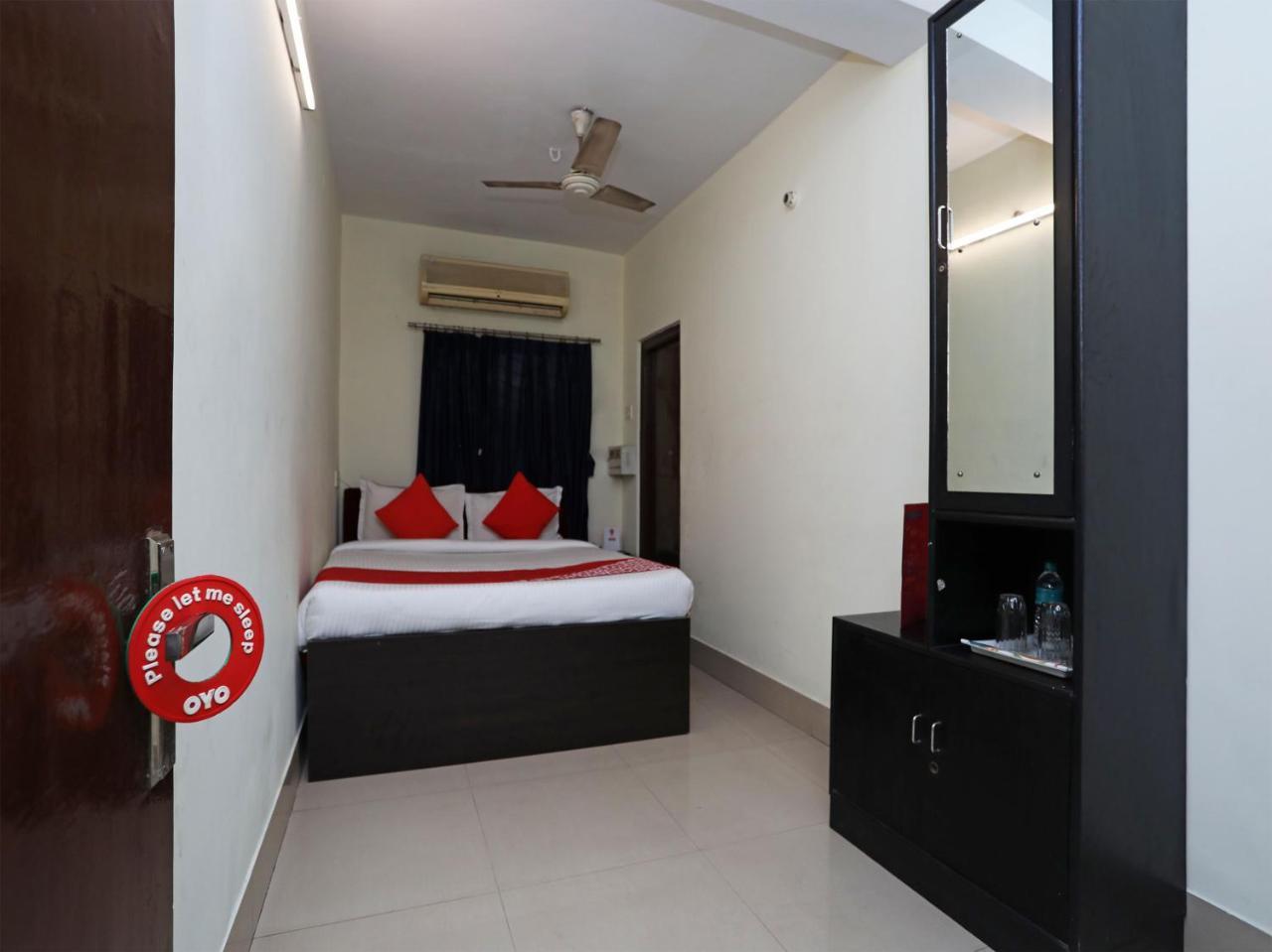 Oyo 13906 Vinita Inn Santragachi Экстерьер фото